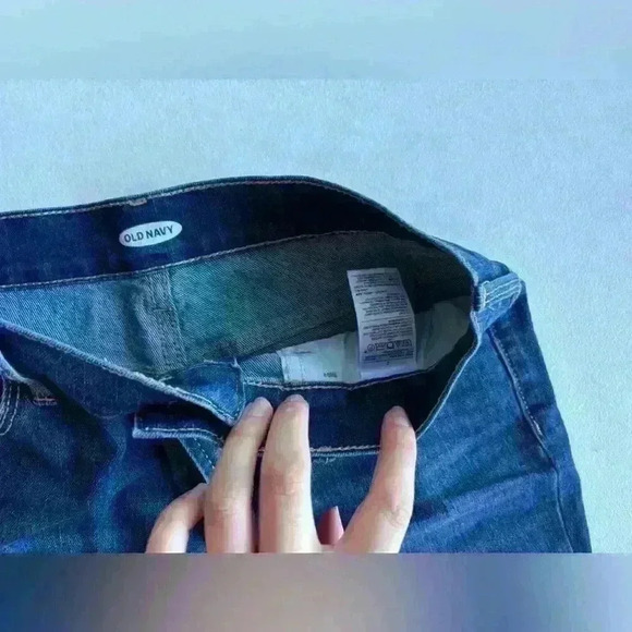 Old navy shorts size 2 - Picture 2 of 3